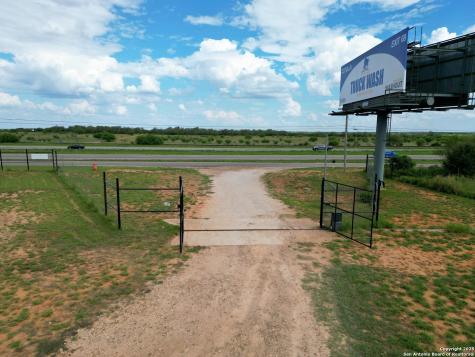 13688 S I-35 Dilley TX 78017