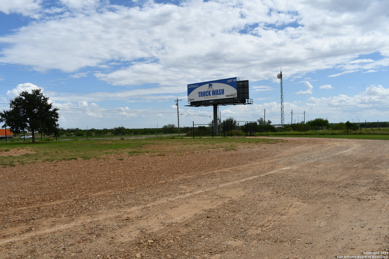 13688 S I-35 Dilley TX 78017