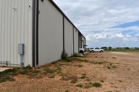 13688 S I-35 Dilley TX 78017