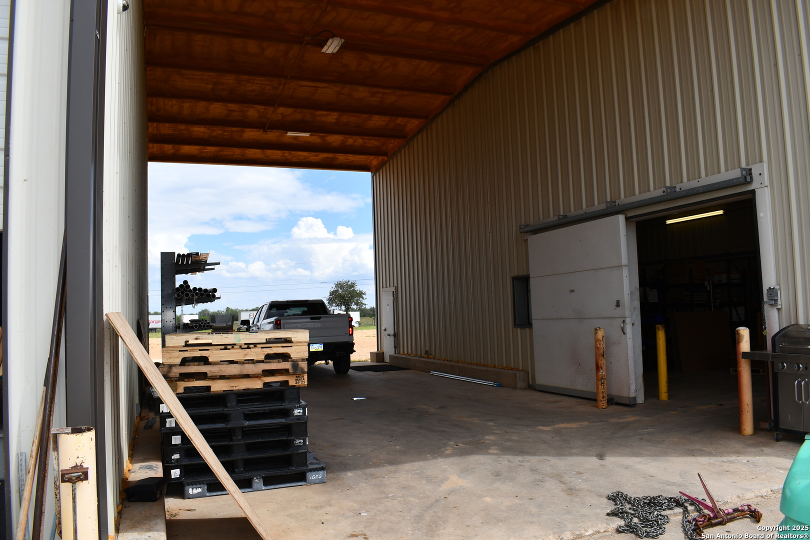 13688 S I-35 Dilley TX 78017