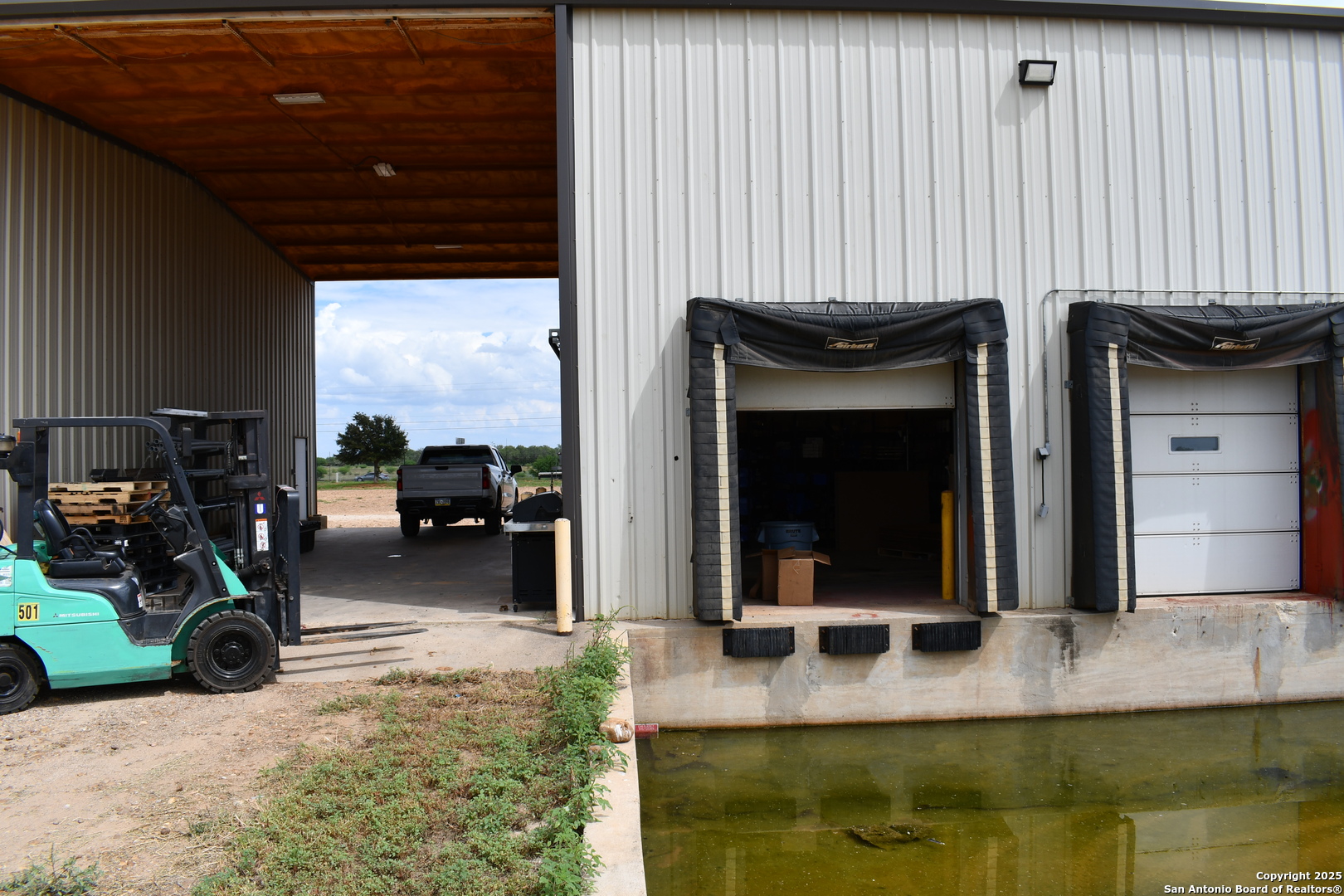 13688 S I-35 Dilley TX 78017