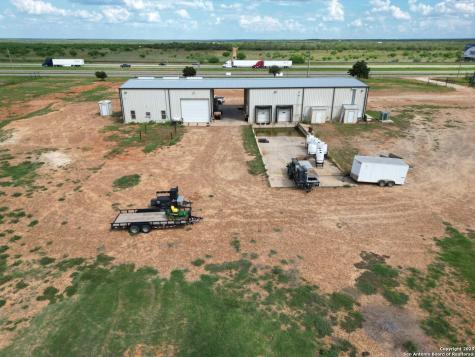 13688 S I-35 Dilley TX 78017
