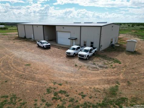 13688 S I-35 Dilley TX 78017