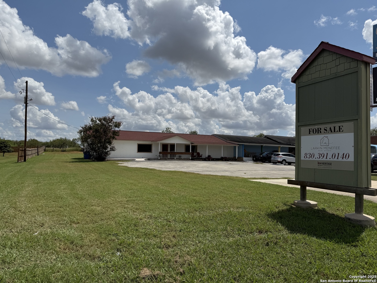 1920 10th Floresville TX 78114