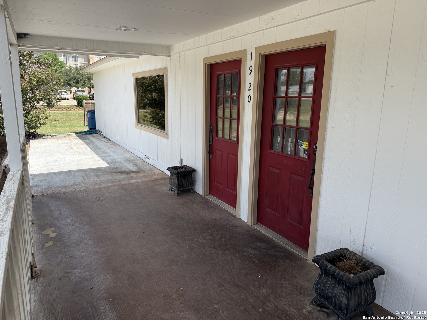 1920 10th Floresville TX 78114