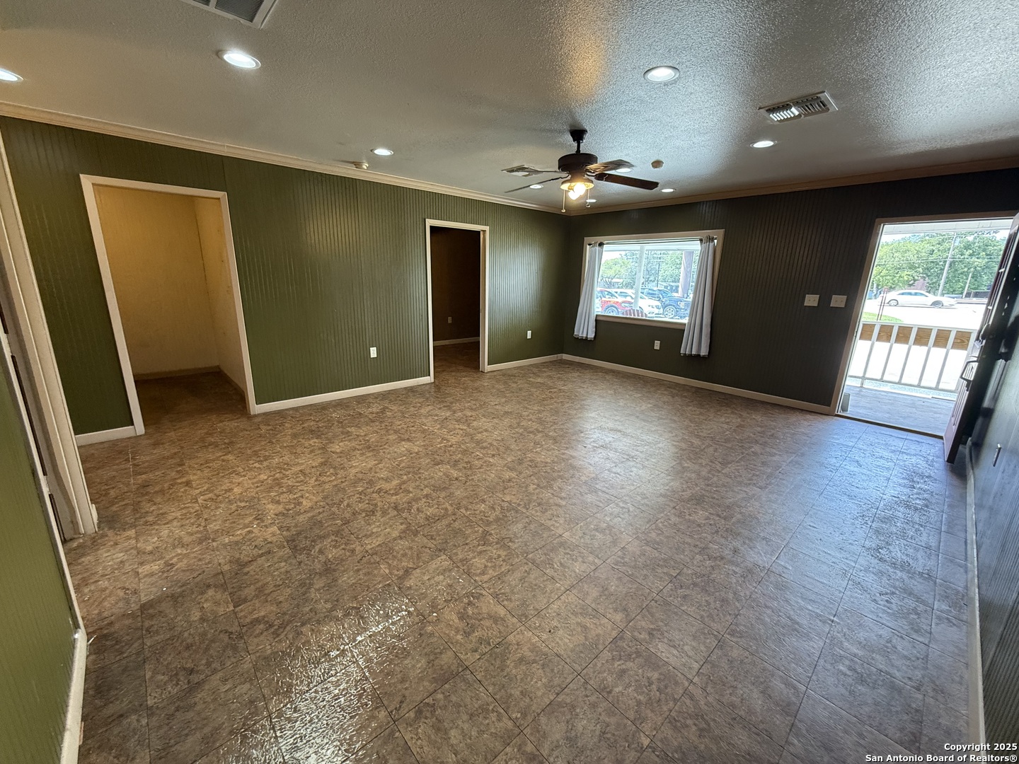 1920 10th Floresville TX 78114