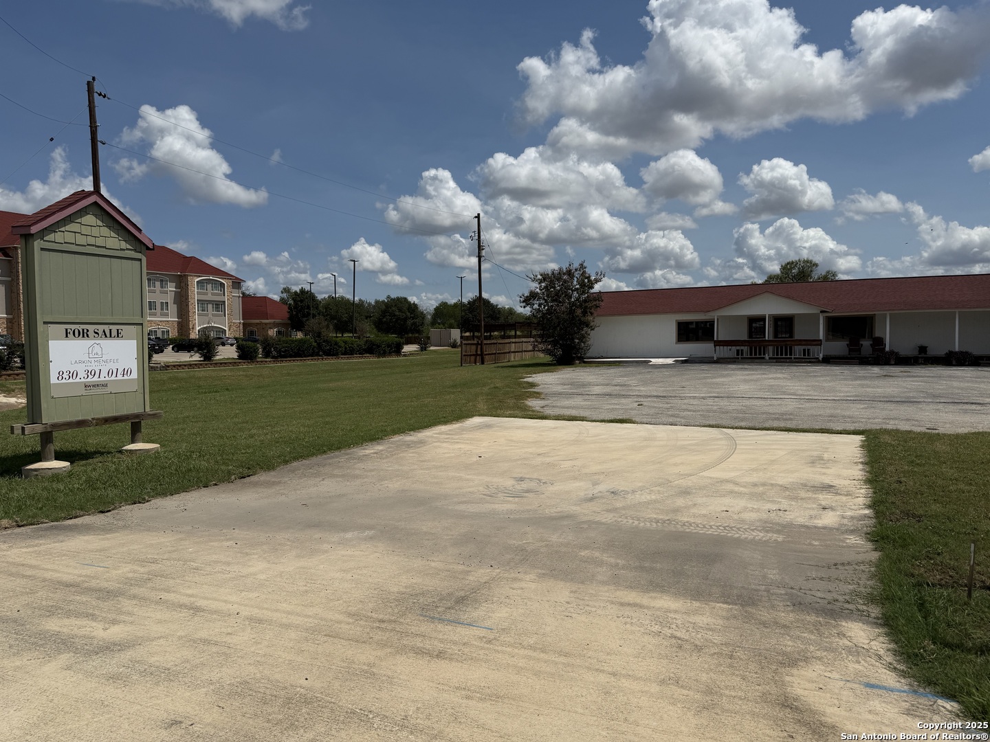 1920 10th Floresville TX 78114