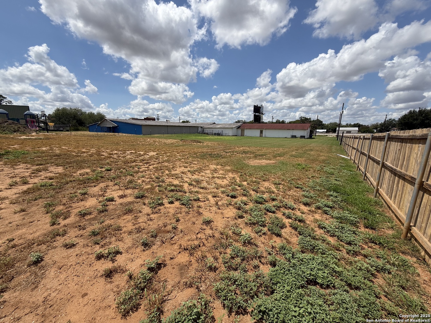 1920 10th Floresville TX 78114