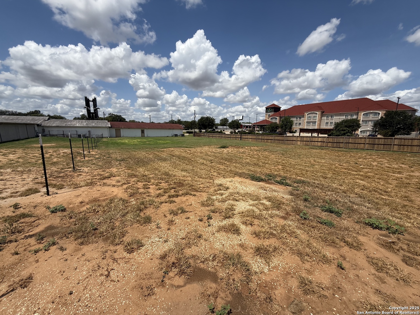 1920 10th Floresville TX 78114