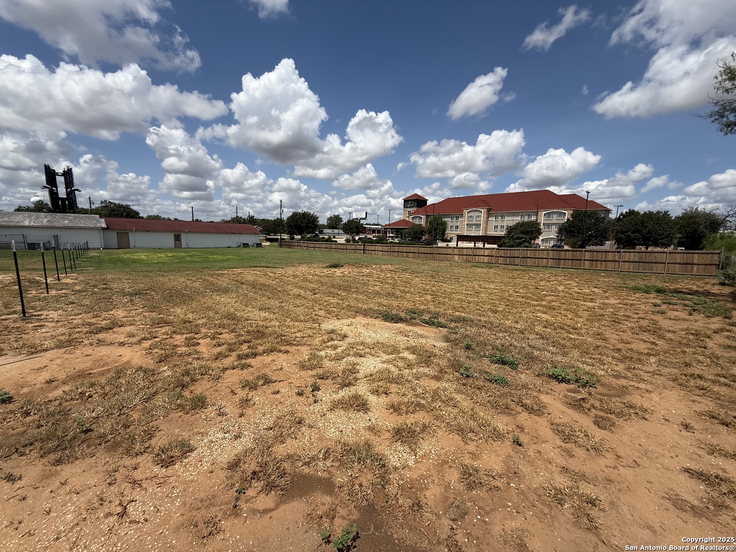 1920 10th Floresville TX 78114