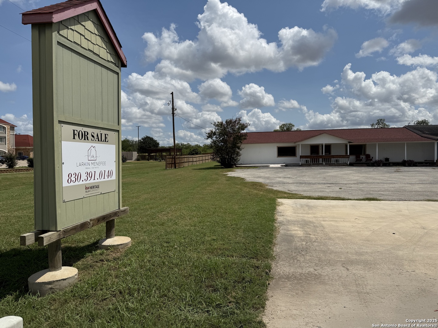 1920 10th Floresville TX 78114