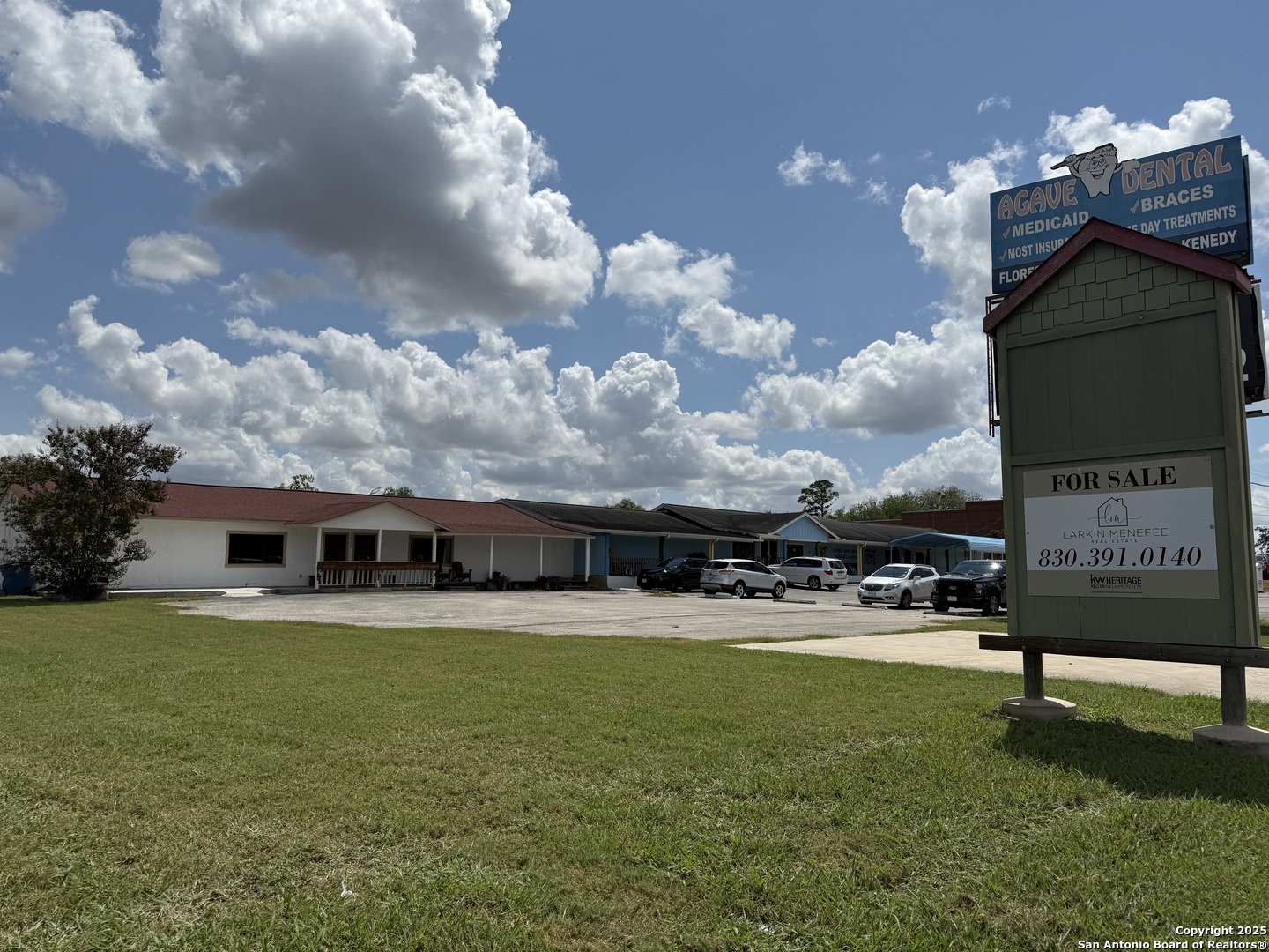 1920 10th Floresville TX 78114