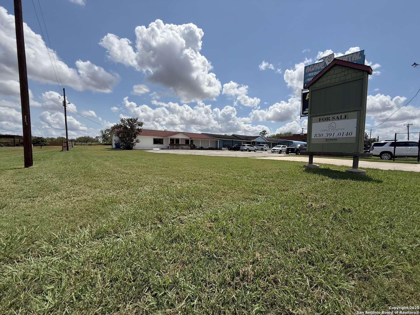 1920 10th Floresville TX 78114