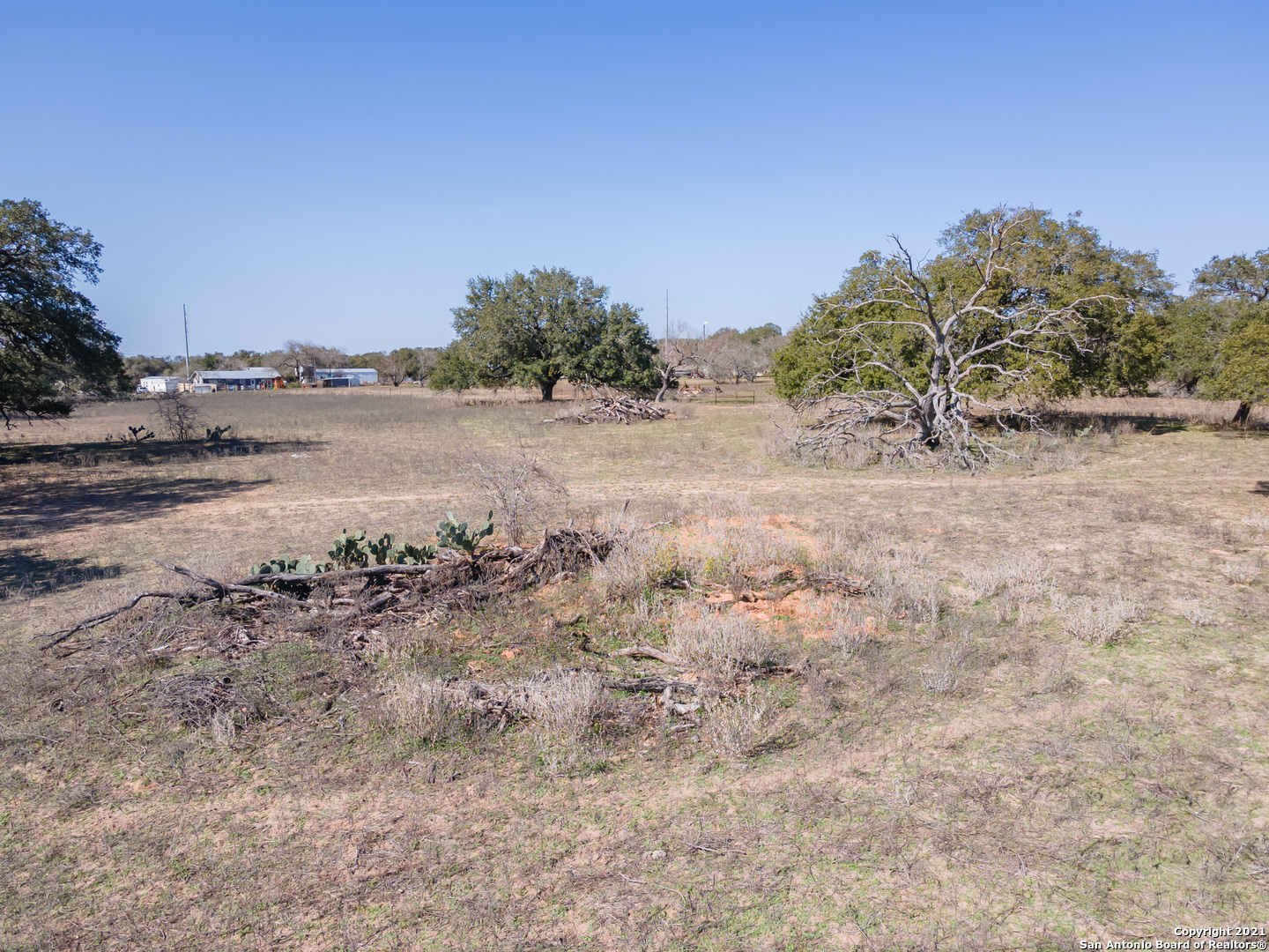 000 I-35 Devine TX 78016