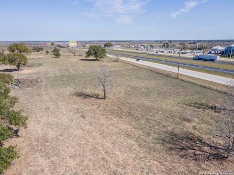 000 I-35 Devine TX 78016