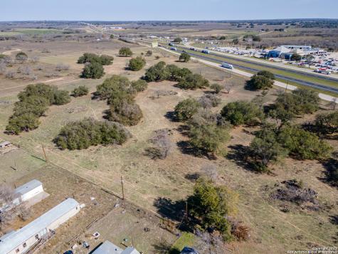 000 I-35 Devine TX 78016