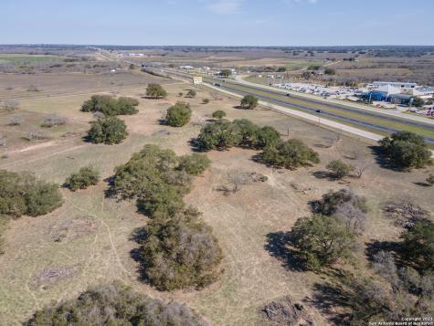 000 I-35 Devine TX 78016