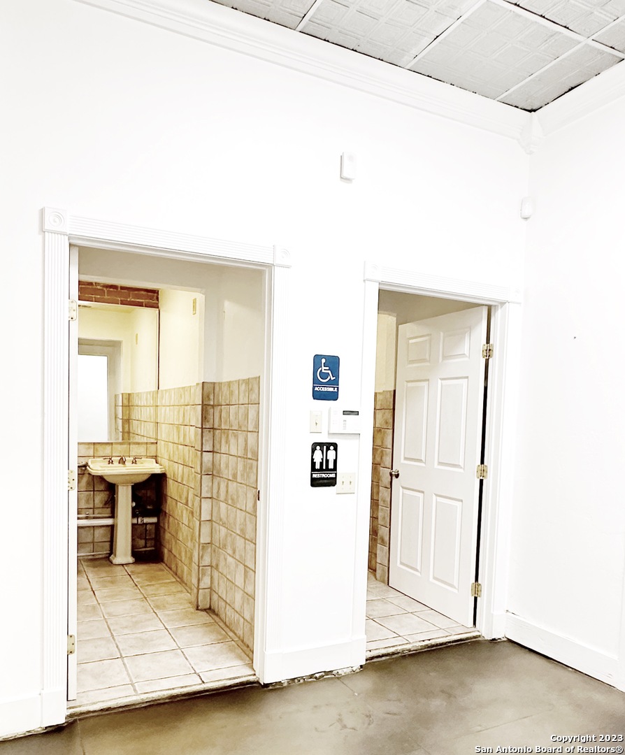 1708 Avenue M Hondo TX 78861