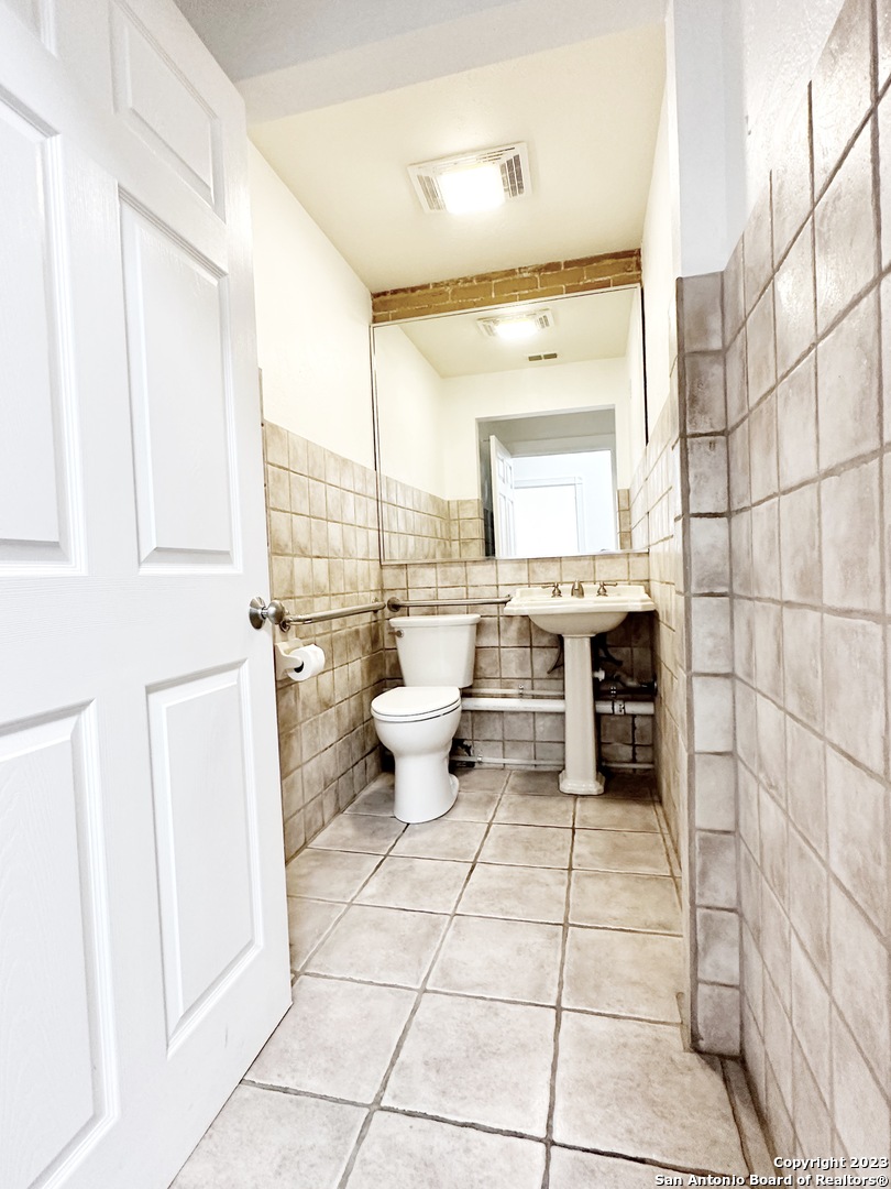 1708 Avenue M Hondo TX 78861