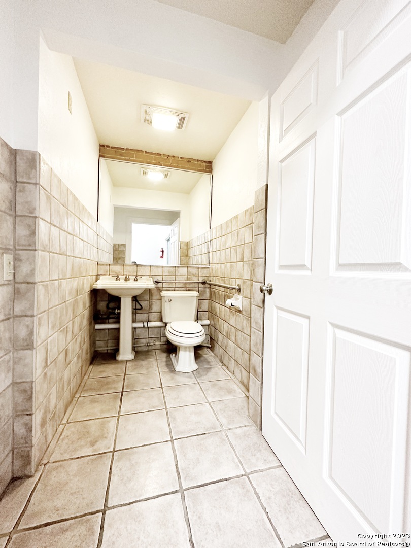 1708 Avenue M Hondo TX 78861