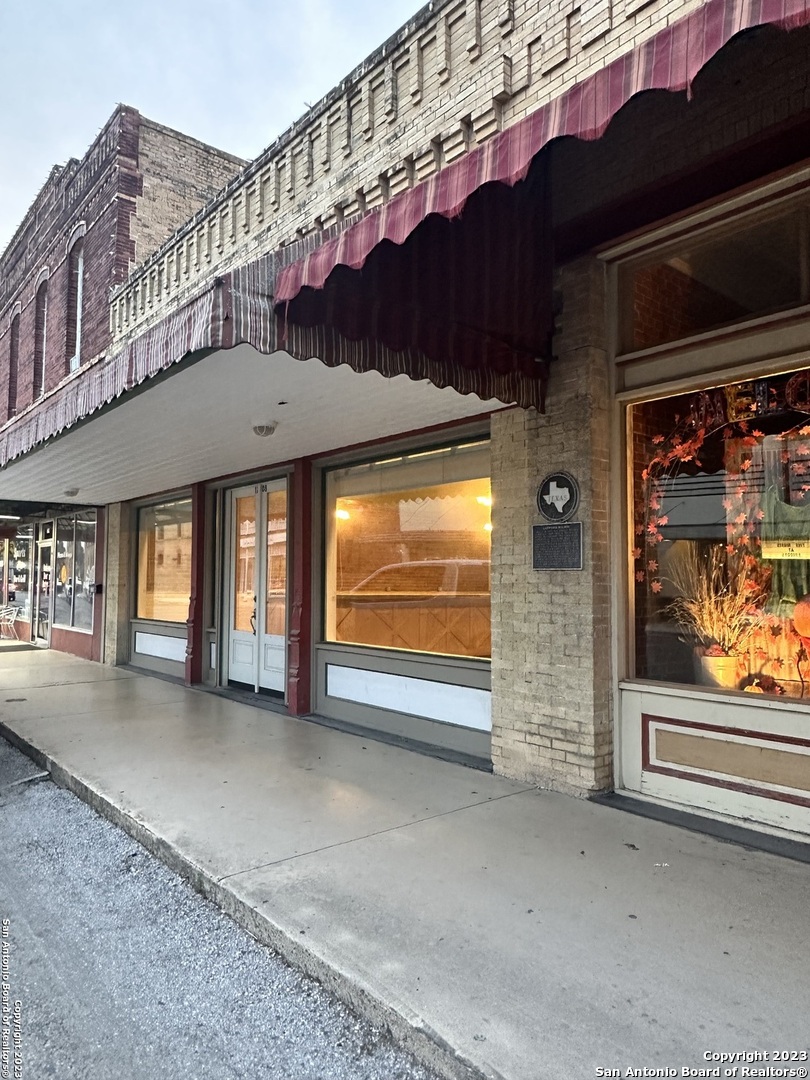 1708 Avenue M Hondo TX 78861