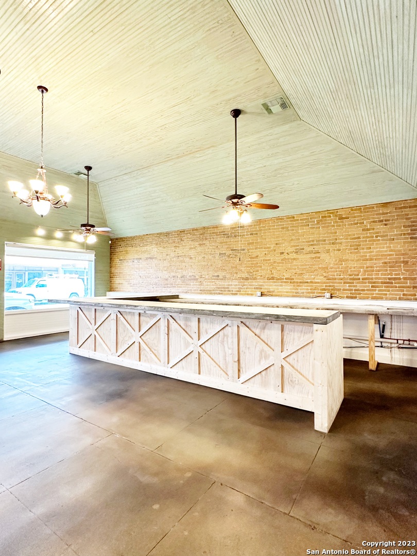 1708 Avenue M Hondo TX 78861