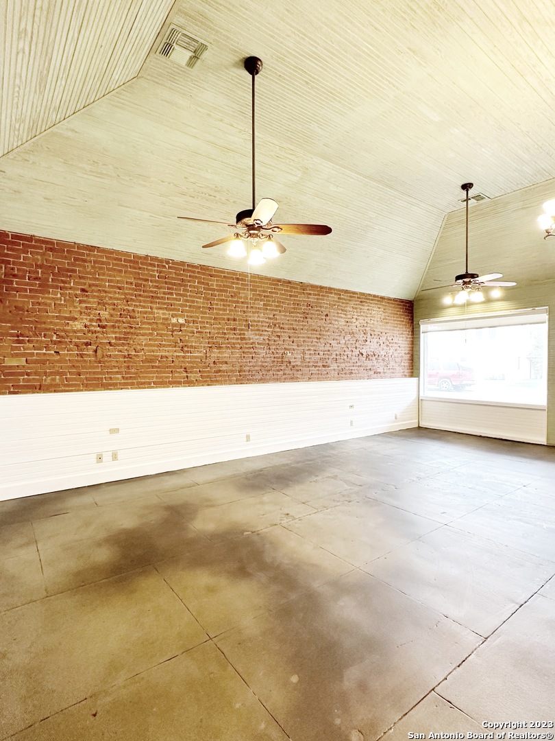 1708 Avenue M Hondo TX 78861