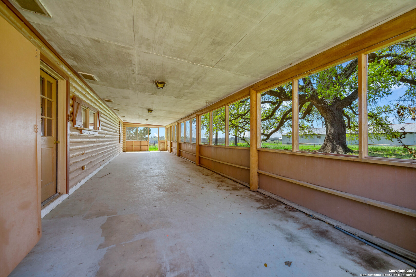 1221 Us-181 N Floresville TX 78114