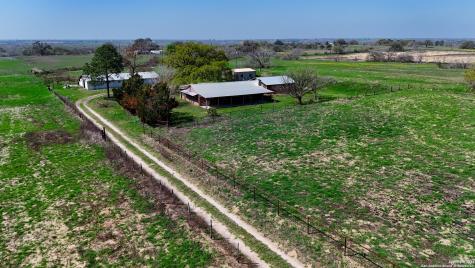 1221 Us-181 N Floresville TX 78114