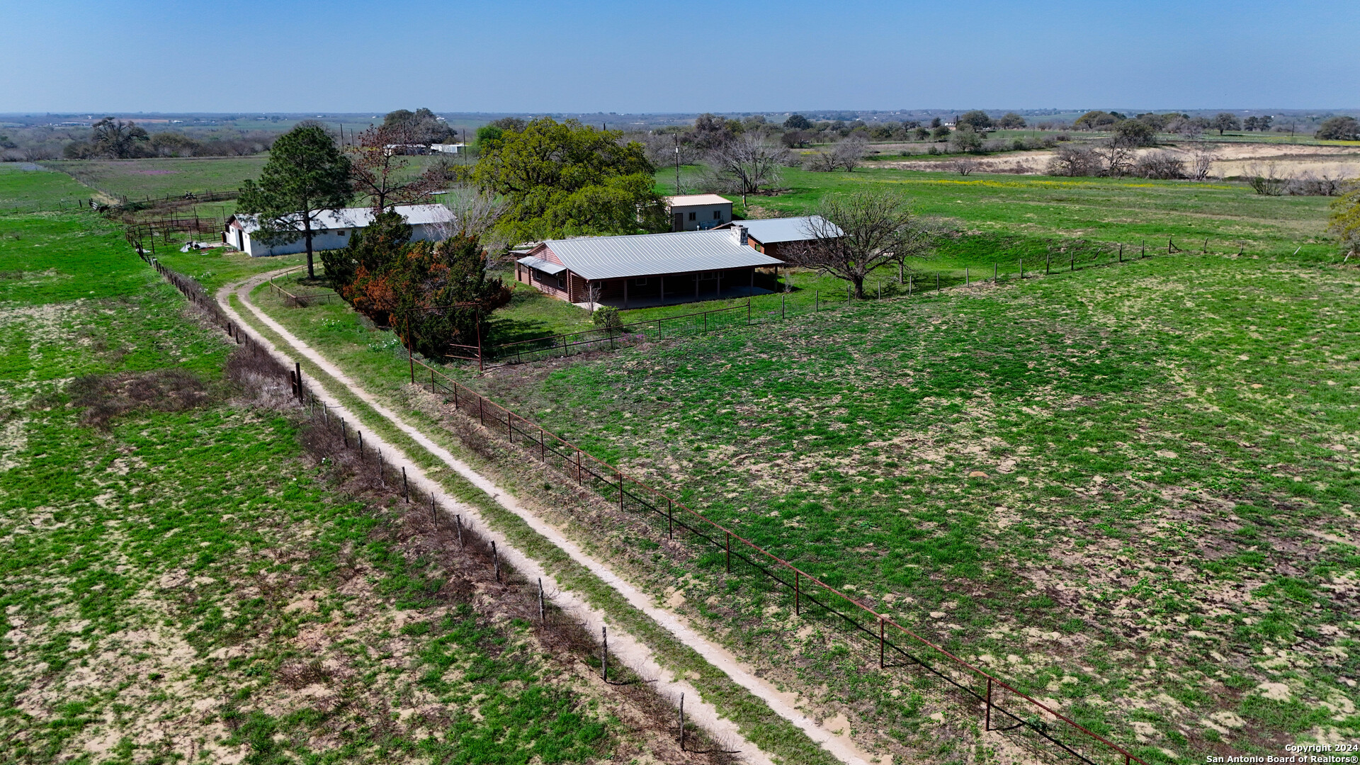 1221 Us-181 N Floresville TX 78114