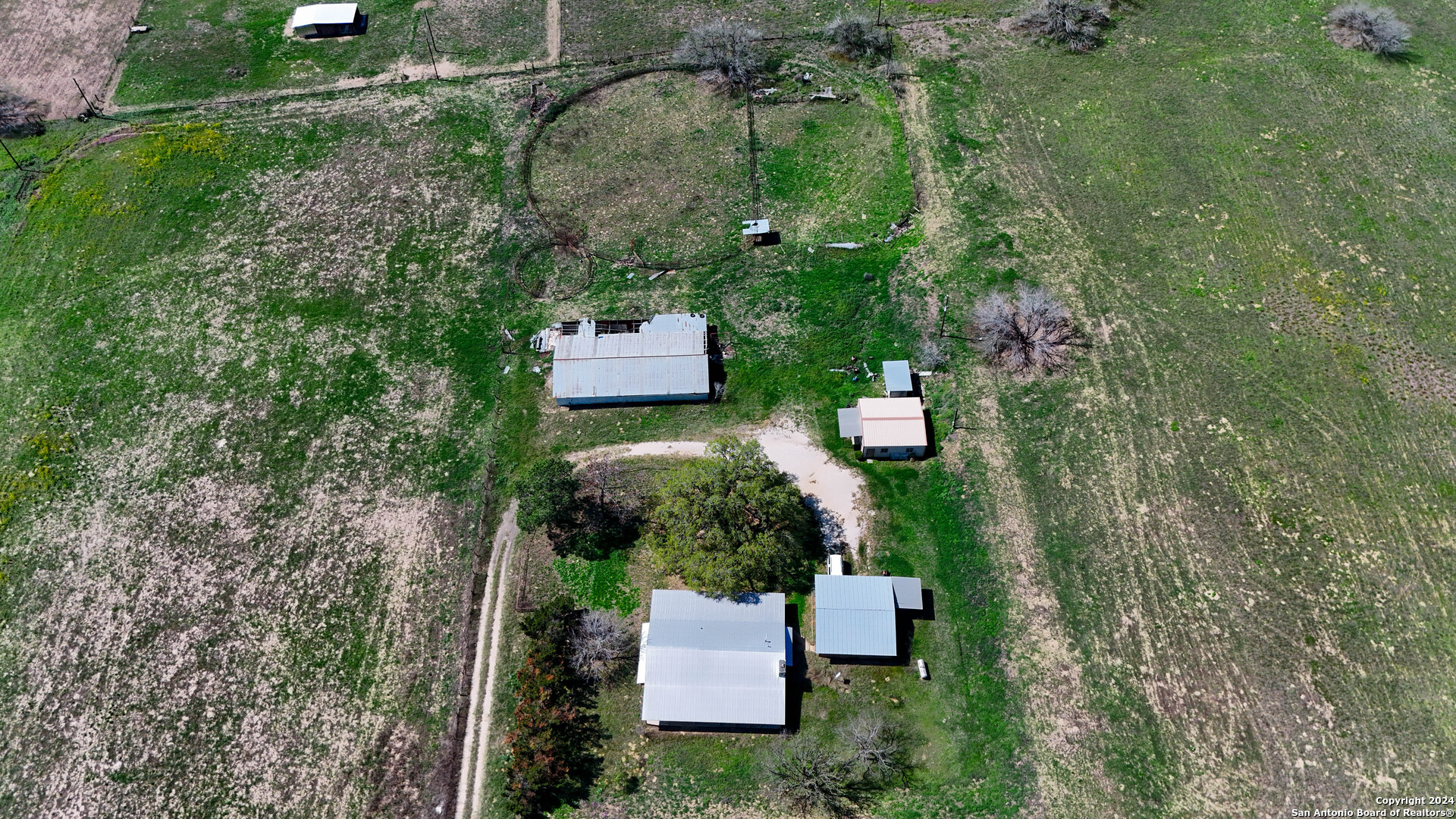 1221 Us-181 N Floresville TX 78114