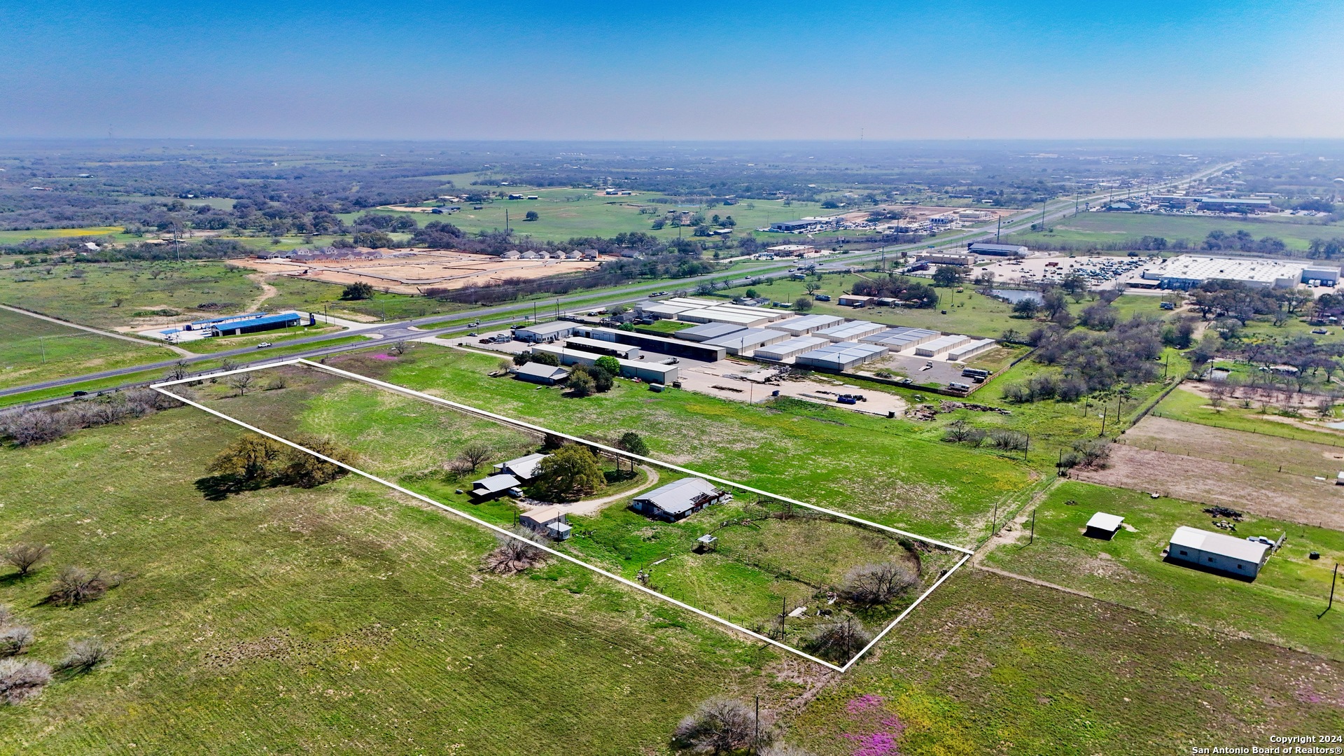 1221 Us-181 N Floresville TX 78114