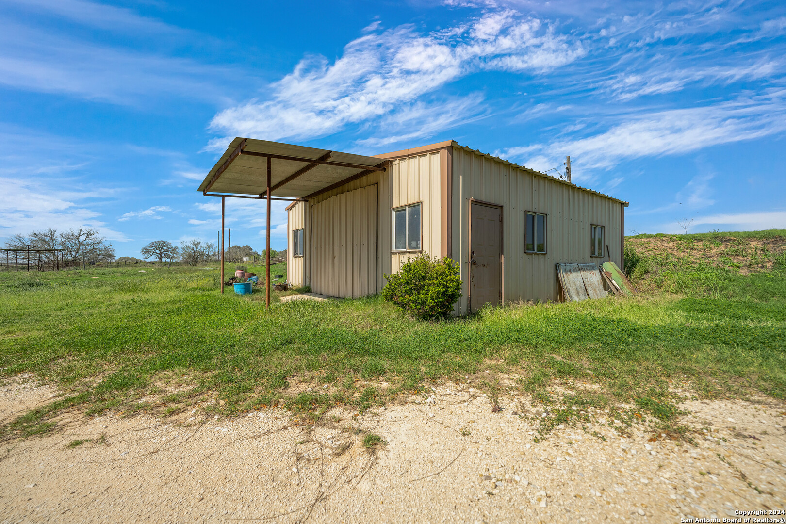 1221 Us-181 N Floresville TX 78114