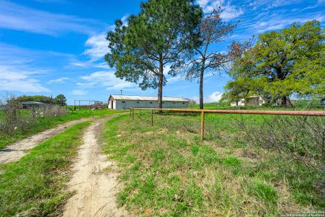 1221 Us-181 N Floresville TX 78114
