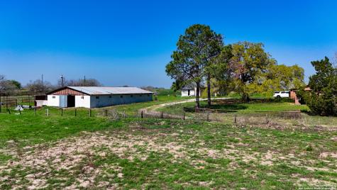 1221 Us-181 N Floresville TX 78114