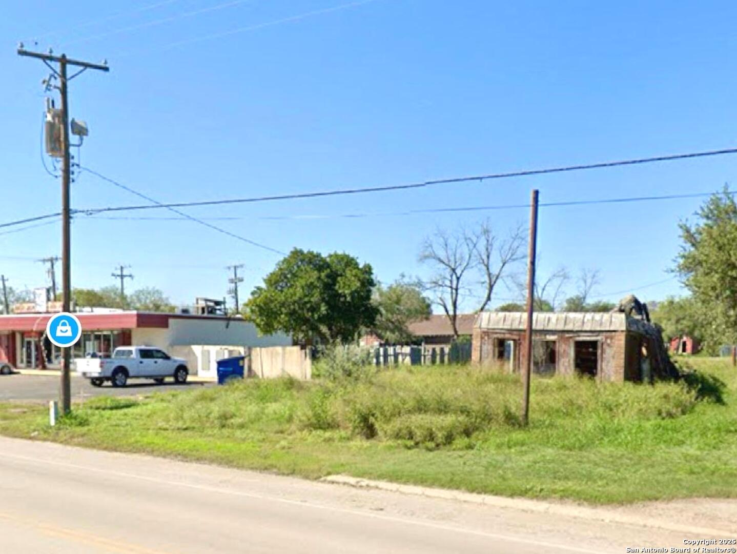 715 N Front Mathis TX 78368