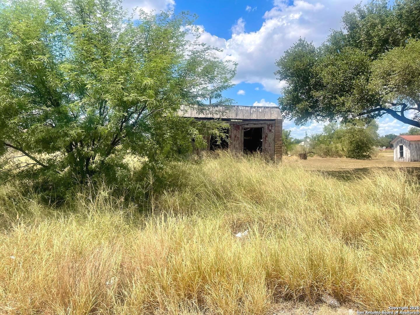 715 N Front Mathis TX 78368