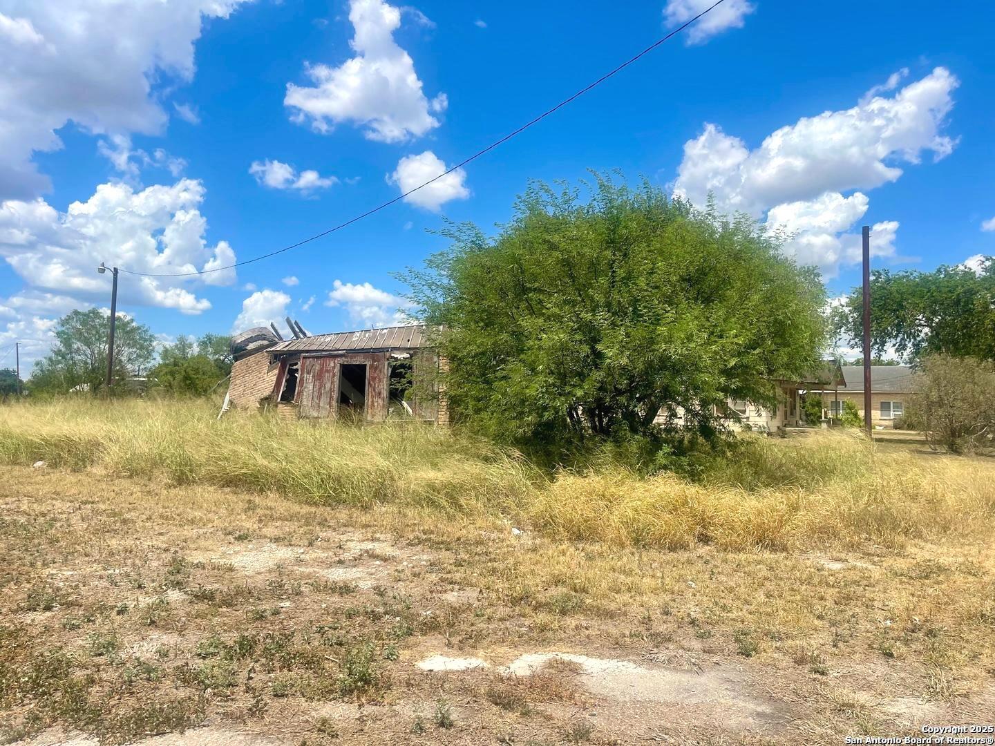 715 N Front Mathis TX 78368