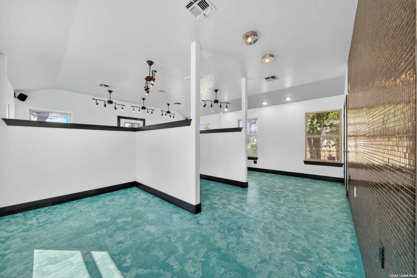 916 E Blanco Road Boerne TX 78006