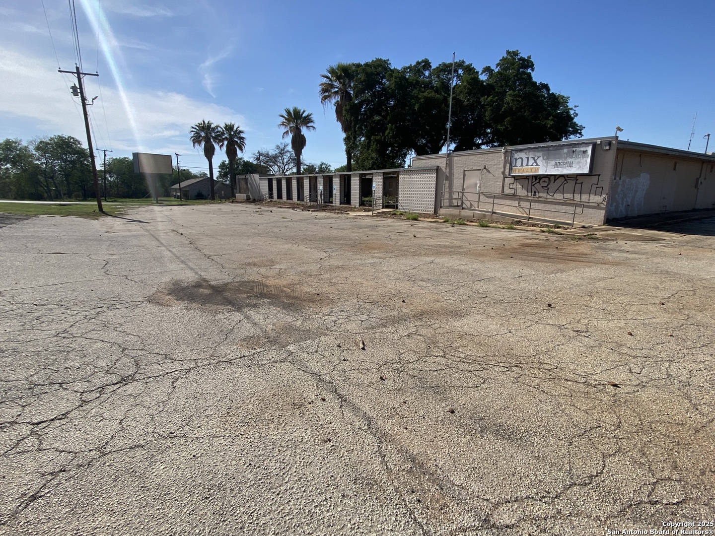 230 W Miller Dilley TX 78017