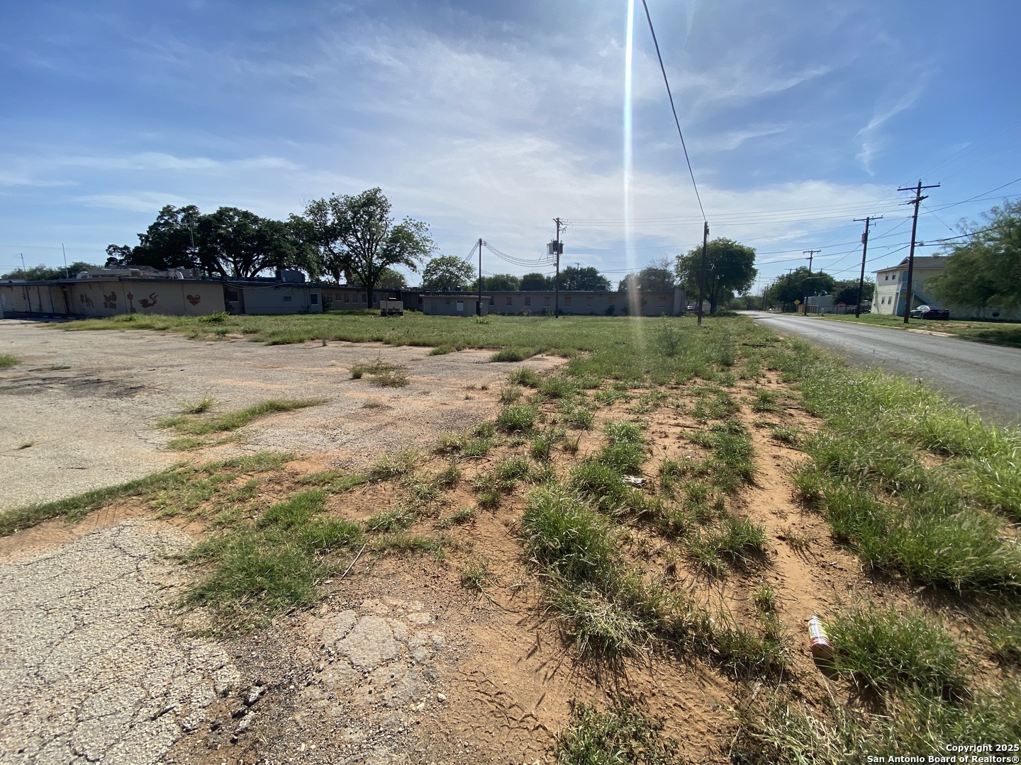 230 W Miller Dilley TX 78017