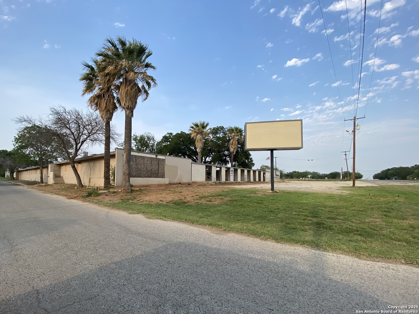 230 W Miller Dilley TX 78017