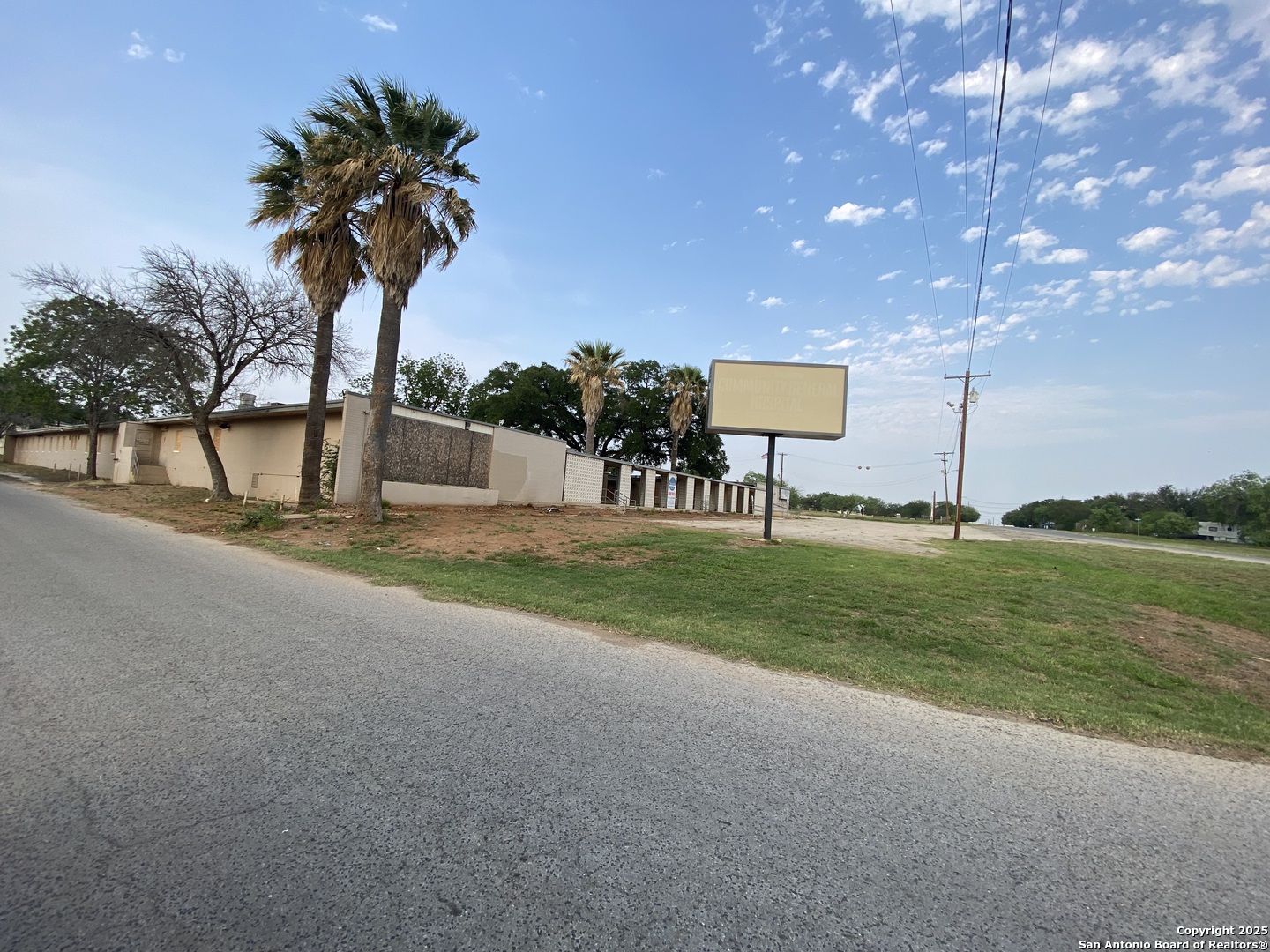 230 W Miller Dilley TX 78017