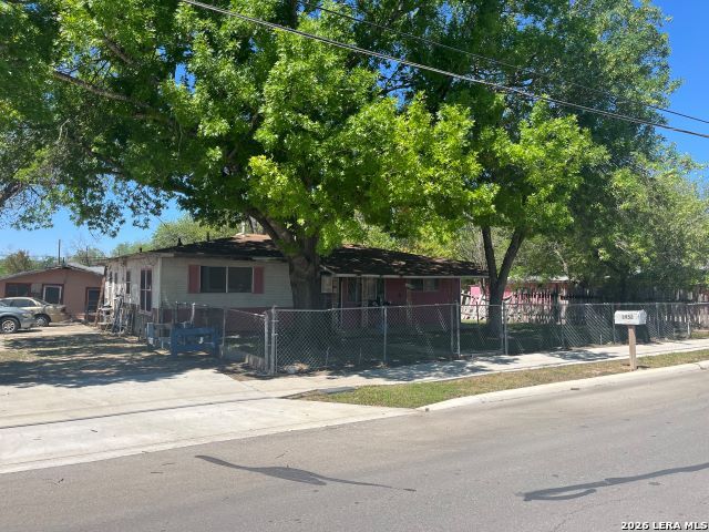 1952 W San Antonio New Braunfels TX 78130