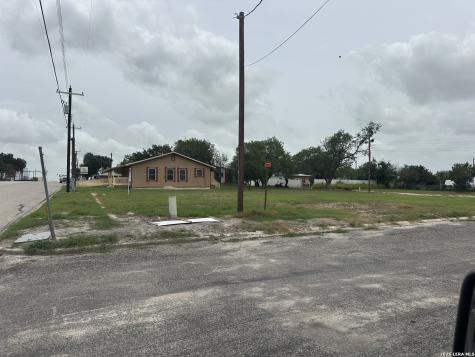 201 W Calvert Avenue Karnes City TX 78118
