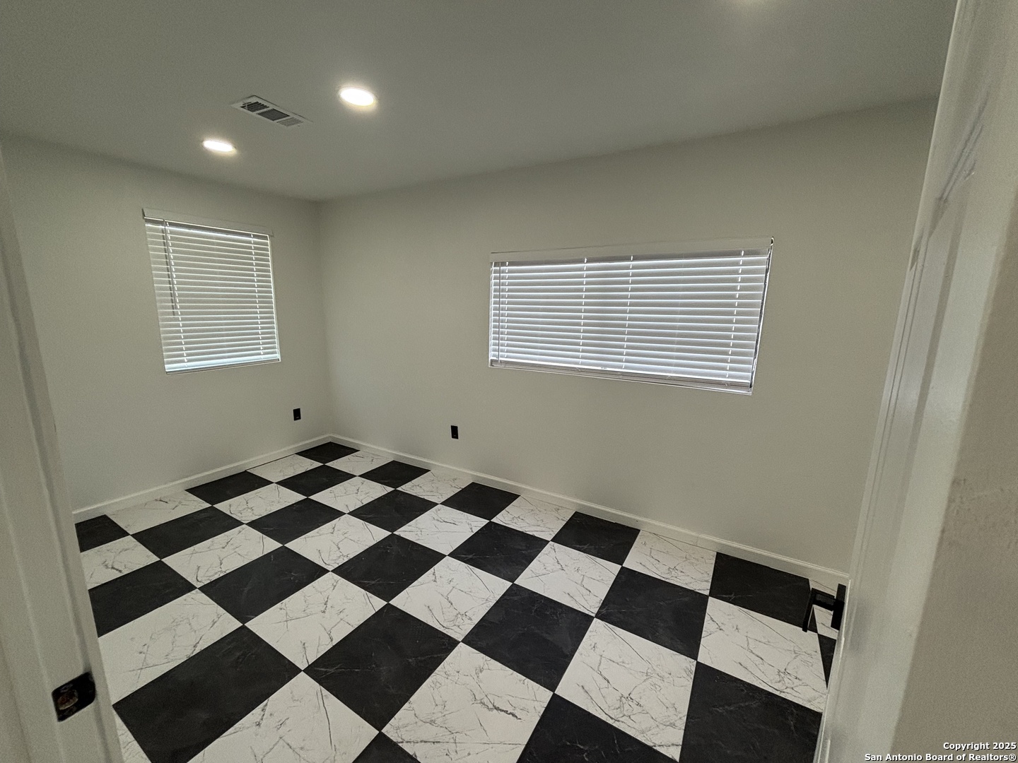 105 Strickland Converse TX 78109