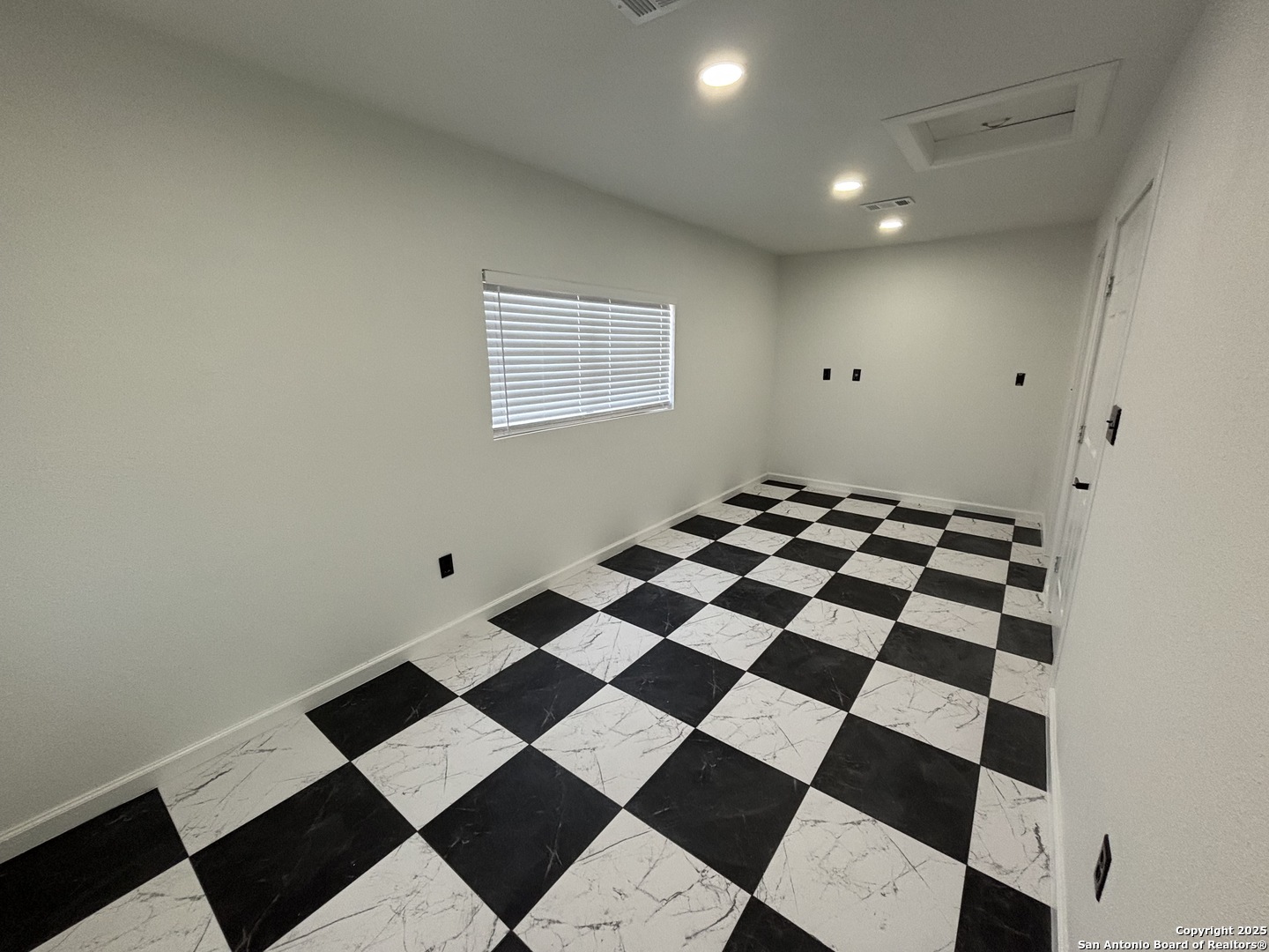 105 Strickland Converse TX 78109