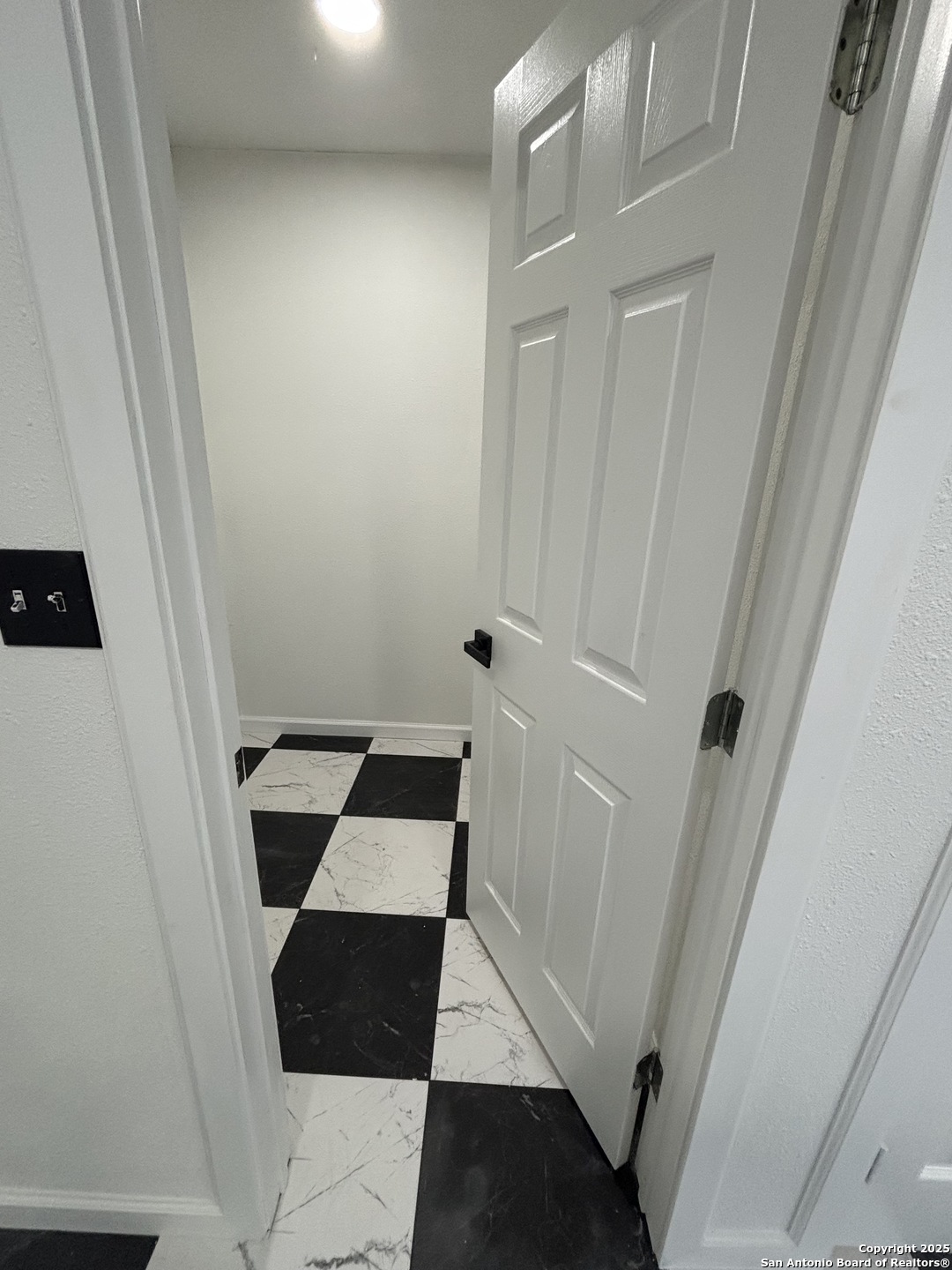 105 Strickland Converse TX 78109