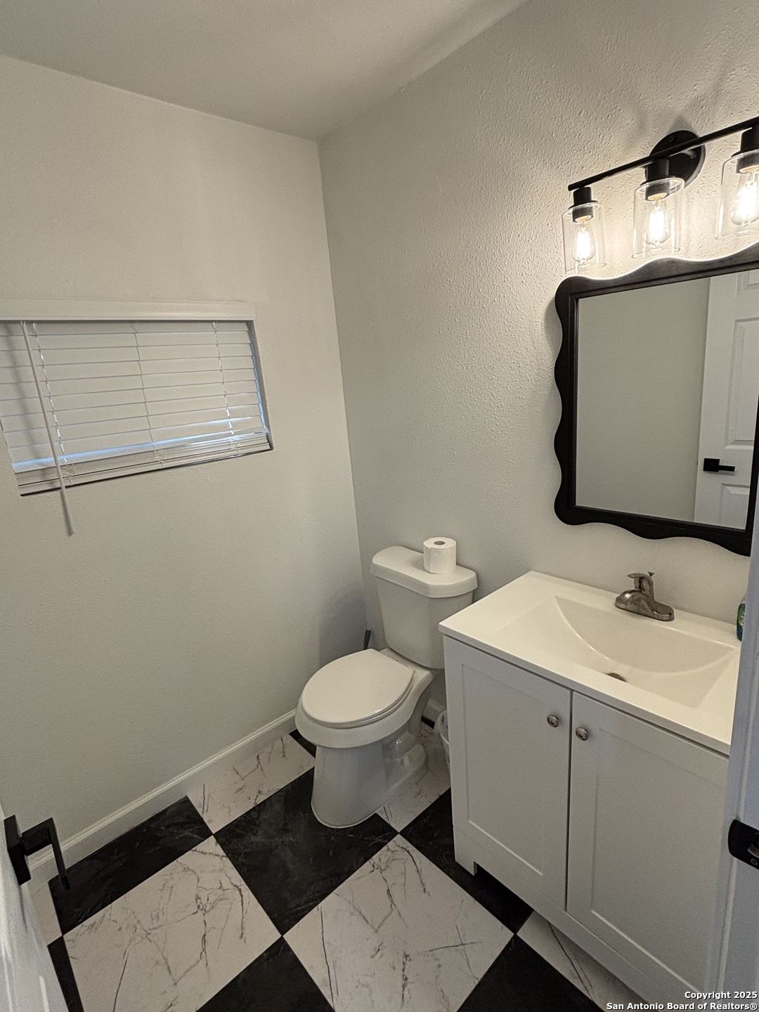 105 Strickland Converse TX 78109