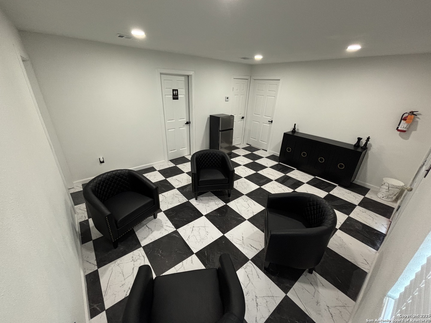 105 Strickland Converse TX 78109